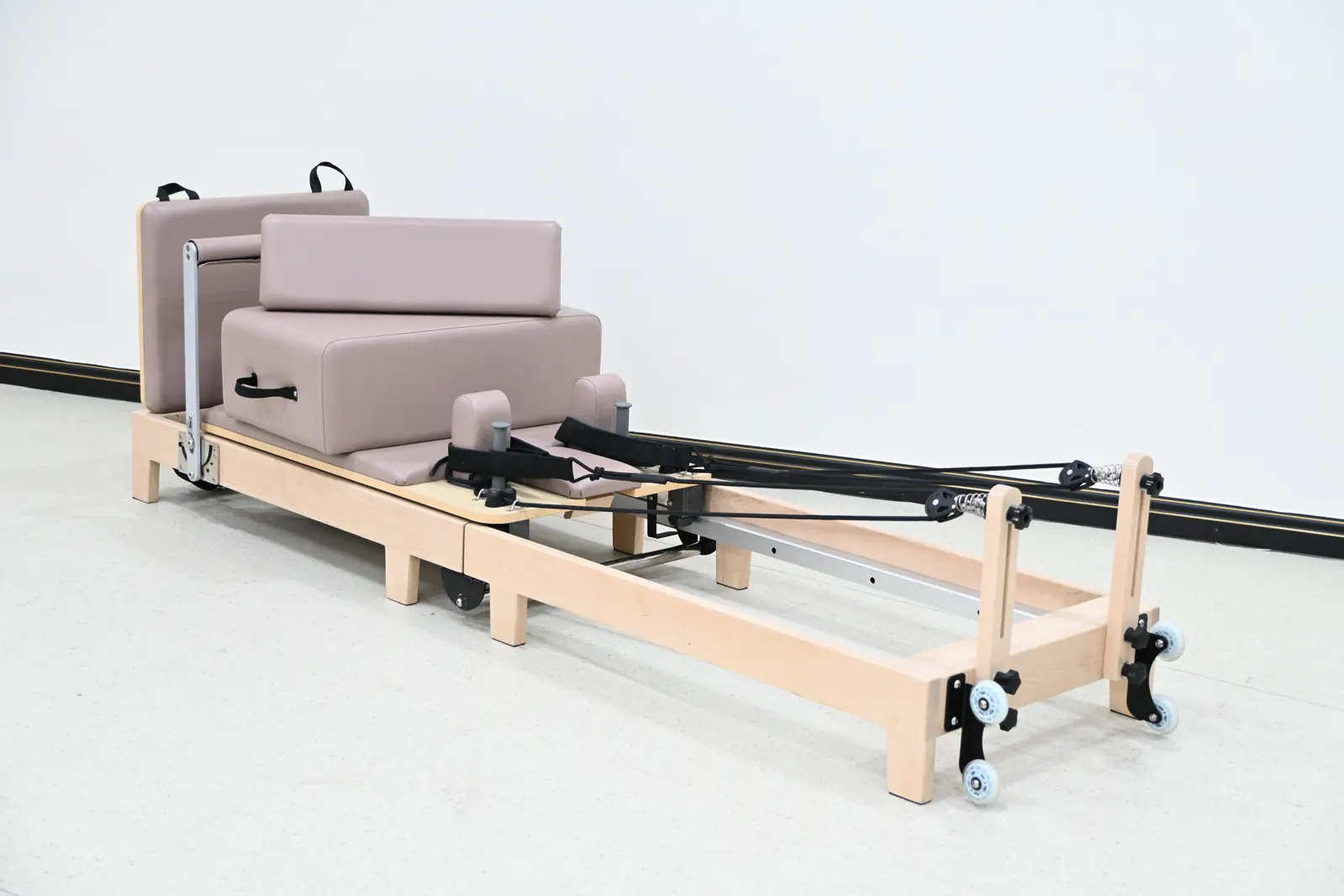 Foldable pilates reformer aluminum compact